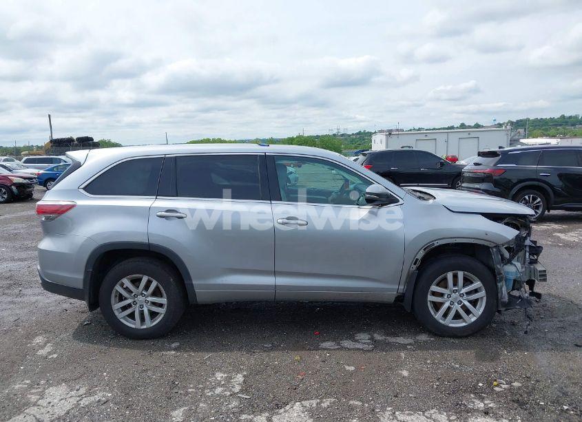 Photo 14 of 2014 Toyota Highlander LE V6 (VIN 5TDBKRFH4ES048559)
