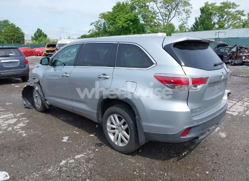 Photo 3 of 2014 Toyota Highlander LE V6 (VIN 5TDBKRFH4ES048559)