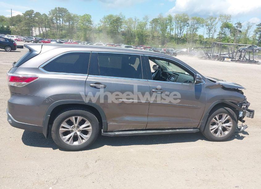 Photo 13 of 2015 Toyota Highlander LE PLUS V6 (VIN 5TDBKRFH4FS222518)