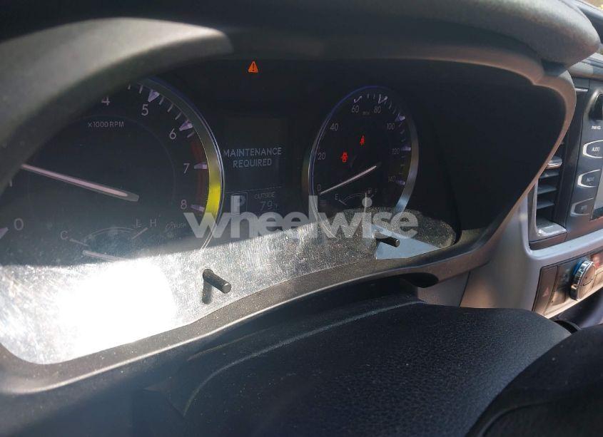 Photo 15 of 2015 Toyota Highlander LE PLUS V6 (VIN 5TDBKRFH4FS222518)