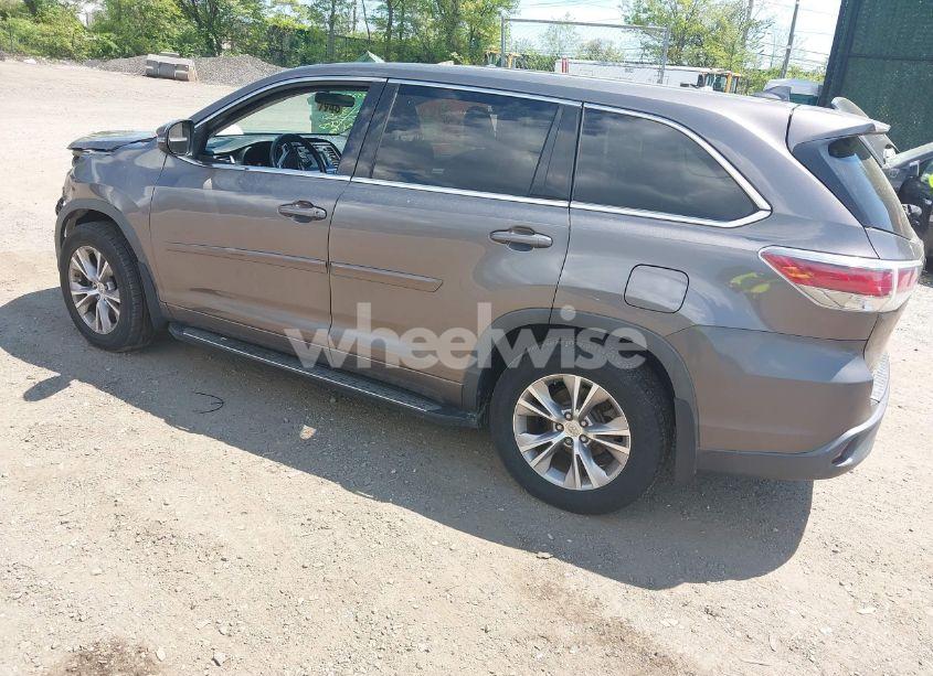 Photo 3 of 2015 Toyota Highlander LE PLUS V6 (VIN 5TDBKRFH4FS222518)