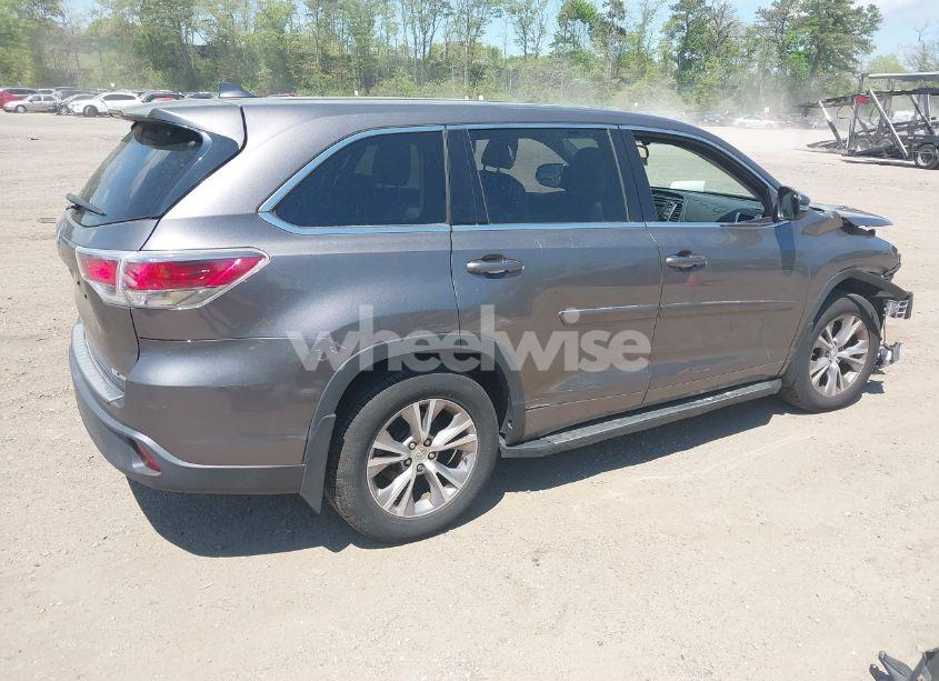 Photo 4 of 2015 Toyota Highlander LE PLUS V6 (VIN 5TDBKRFH4FS222518)