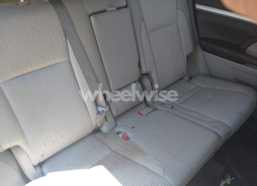 Photo 8 of 2015 Toyota Highlander LE PLUS V6 (VIN 5TDBKRFH4FS222518)