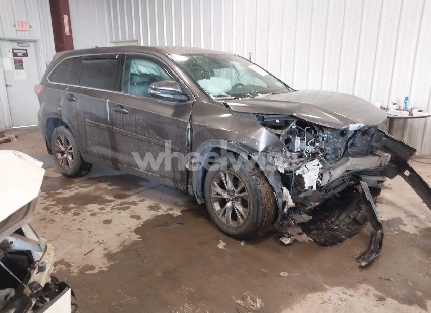 2016 Toyota Highlander LE PLUS V6 (VIN 5TDBKRFH4GS294966) main photo