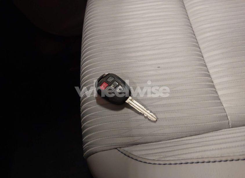 Photo 11 of 2016 Toyota Highlander LE PLUS V6 (VIN 5TDBKRFH4GS294966)