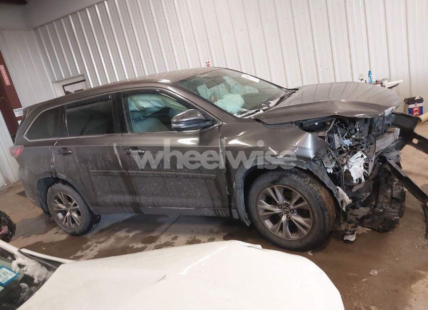 Photo 13 of 2016 Toyota Highlander LE PLUS V6 (VIN 5TDBKRFH4GS294966)