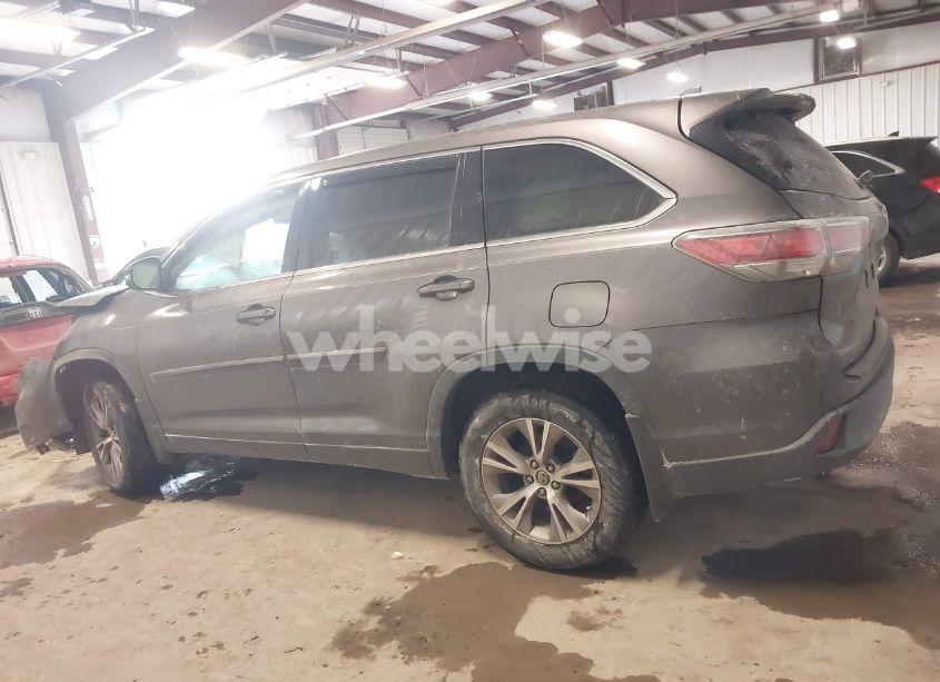 Photo 14 of 2016 Toyota Highlander LE PLUS V6 (VIN 5TDBKRFH4GS294966)