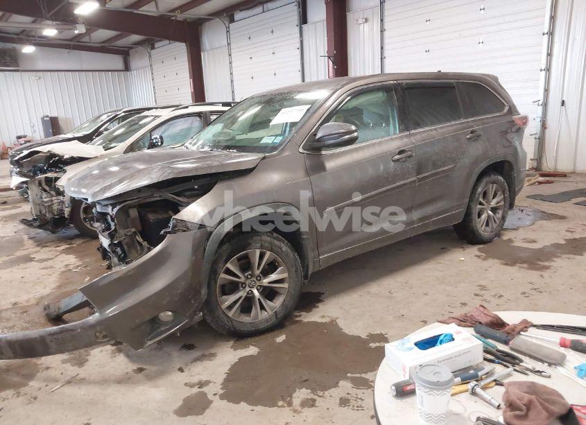 Photo 2 of 2016 Toyota Highlander LE PLUS V6 (VIN 5TDBKRFH4GS294966)