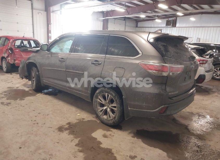 Photo 3 of 2016 Toyota Highlander LE PLUS V6 (VIN 5TDBKRFH4GS294966)