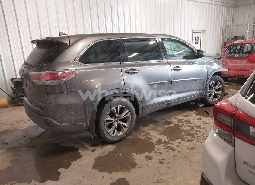 Photo 4 of 2016 Toyota Highlander LE PLUS V6 (VIN 5TDBKRFH4GS294966)