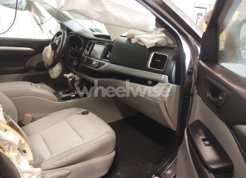 Photo 5 of 2016 Toyota Highlander LE PLUS V6 (VIN 5TDBKRFH4GS294966)