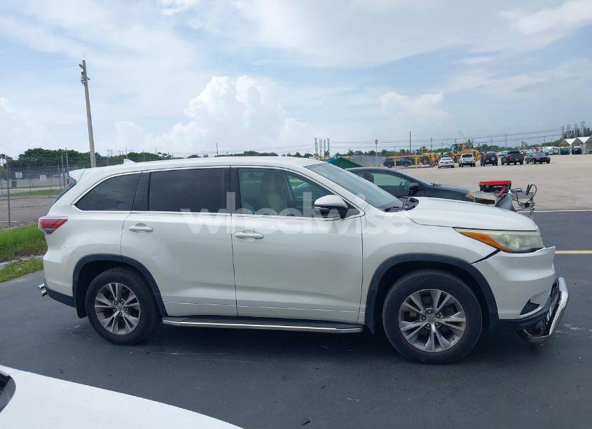 Photo 13 of 2015 Toyota Highlander LE PLUS V6 (VIN 5TDBKRFH5FS148168)