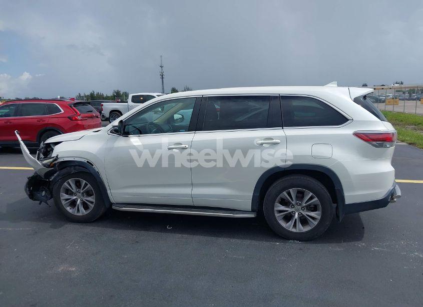 Photo 14 of 2015 Toyota Highlander LE PLUS V6 (VIN 5TDBKRFH5FS148168)