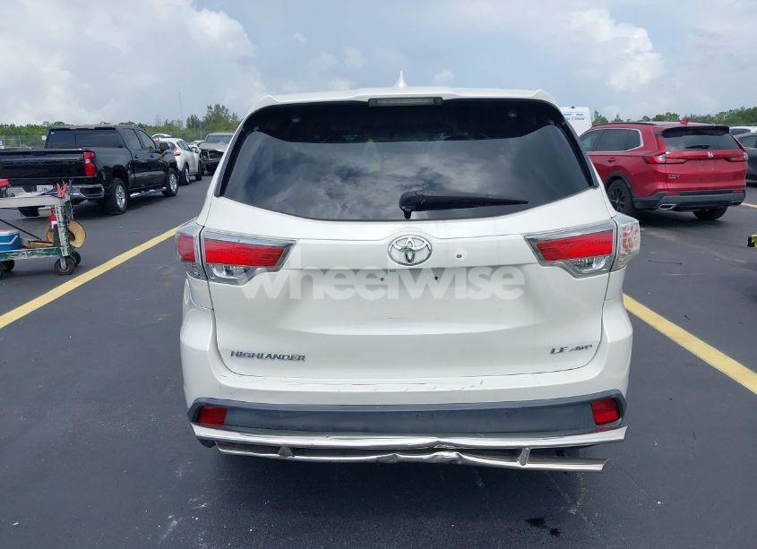 Photo 16 of 2015 Toyota Highlander LE PLUS V6 (VIN 5TDBKRFH5FS148168)