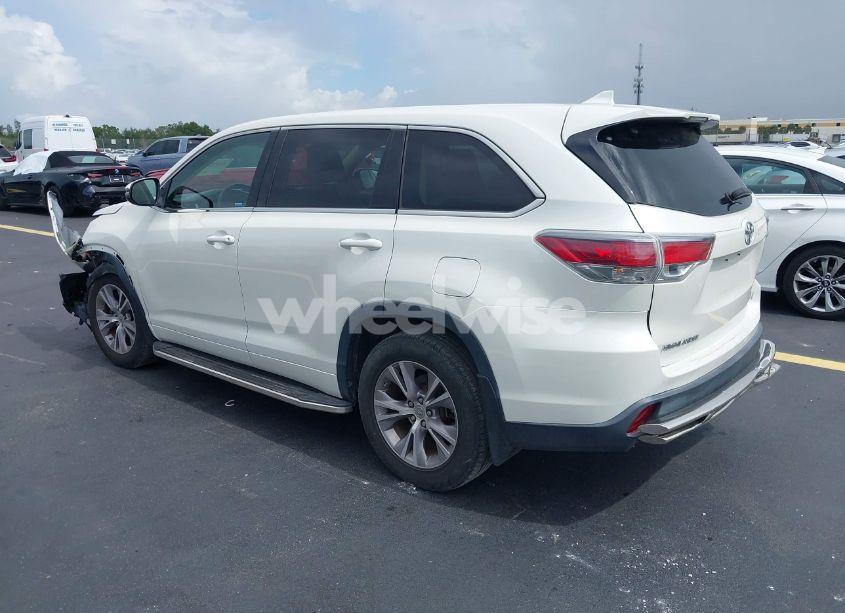 Photo 3 of 2015 Toyota Highlander LE PLUS V6 (VIN 5TDBKRFH5FS148168)