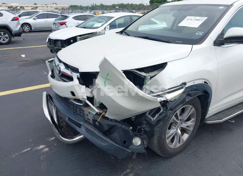Photo 6 of 2015 Toyota Highlander LE PLUS V6 (VIN 5TDBKRFH5FS148168)