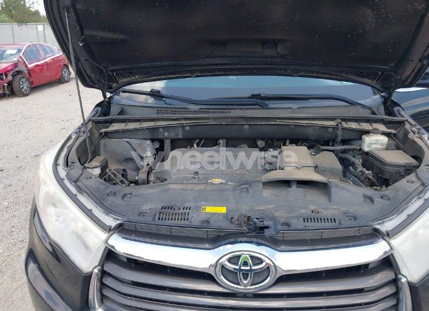 Photo 10 of 2014 Toyota Highlander LE PLUS V6 (VIN 5TDBKRFH6ESO42391)