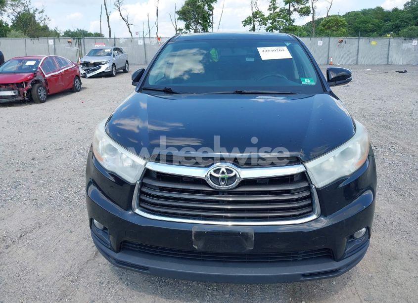 Photo 12 of 2014 Toyota Highlander LE PLUS V6 (VIN 5TDBKRFH6ESO42391)