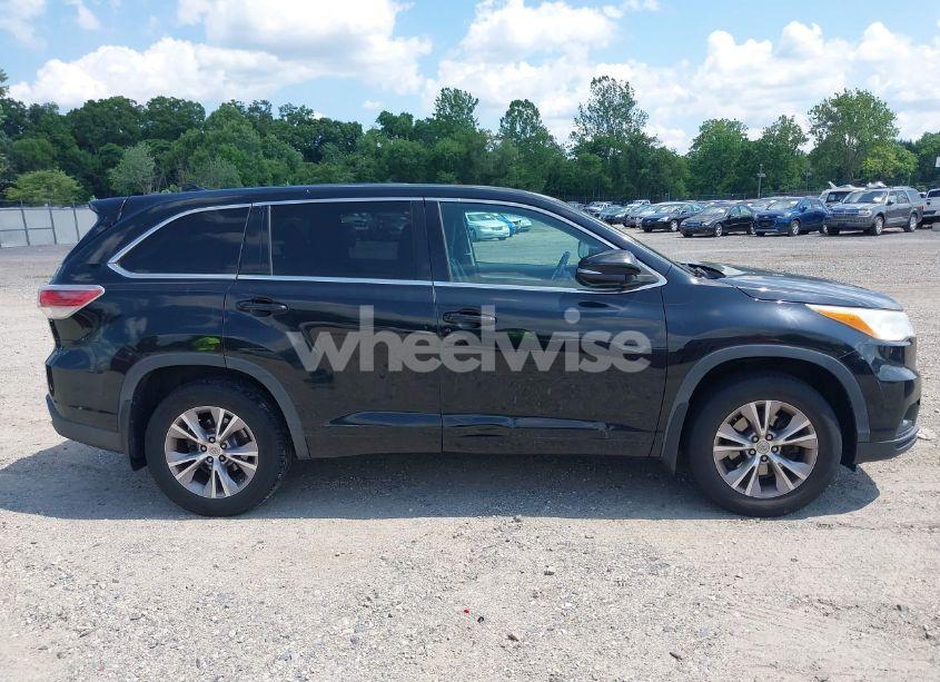 Photo 13 of 2014 Toyota Highlander LE PLUS V6 (VIN 5TDBKRFH6ESO42391)