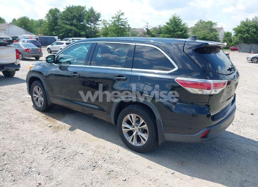 Photo 3 of 2014 Toyota Highlander LE PLUS V6 (VIN 5TDBKRFH6ESO42391)