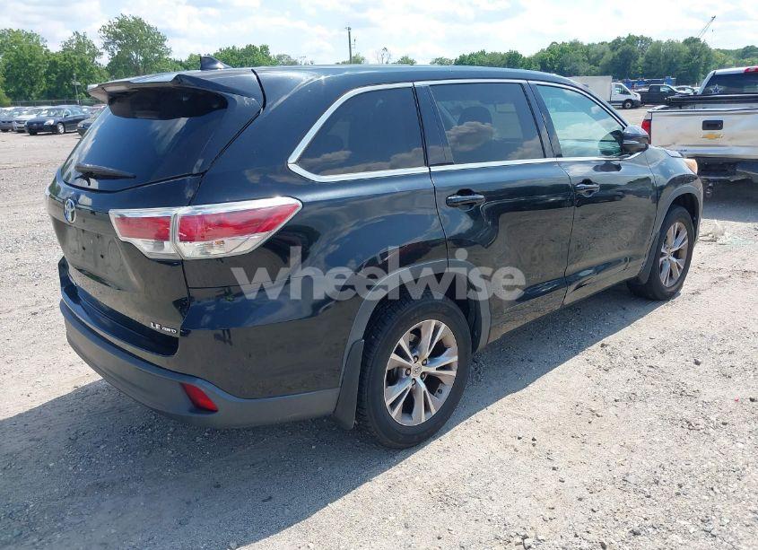 Photo 4 of 2014 Toyota Highlander LE PLUS V6 (VIN 5TDBKRFH6ESO42391)