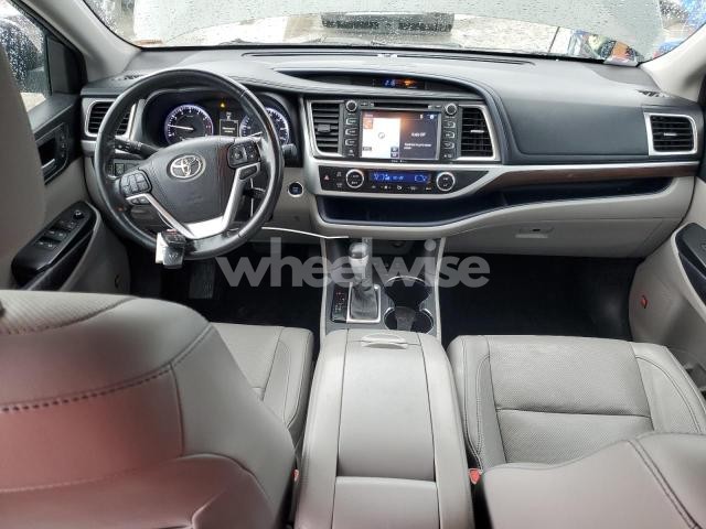Photo 10 of 2015 TOYOTA HIGHLANDER LIMITED (VIN 5TDBKRFH6FS198836)