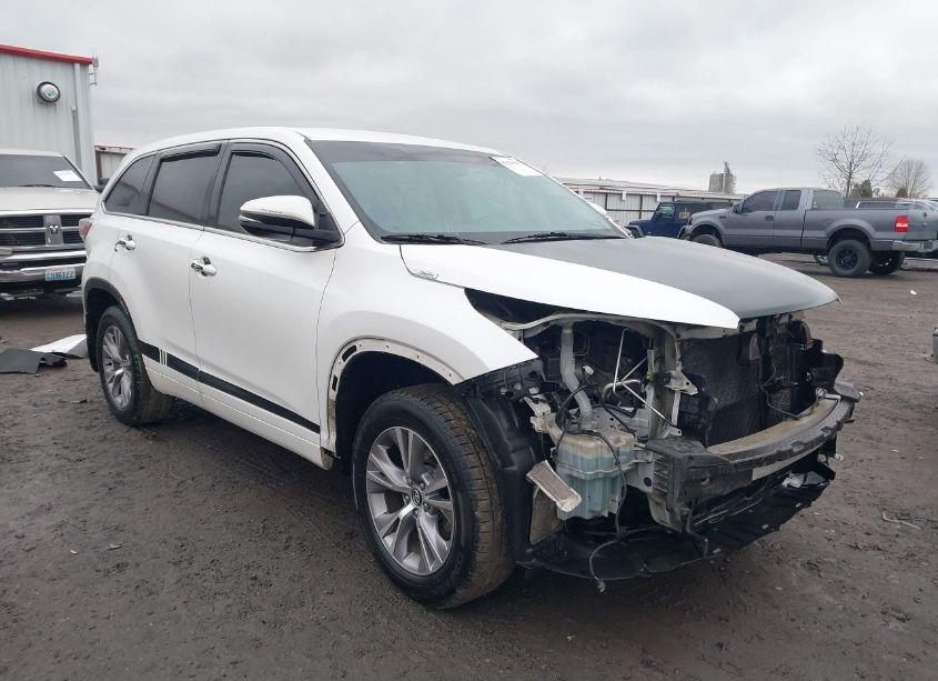 2016 Toyota Highlander LE PLUS V6 (VIN 5TDBKRFH6GS282527) main photo