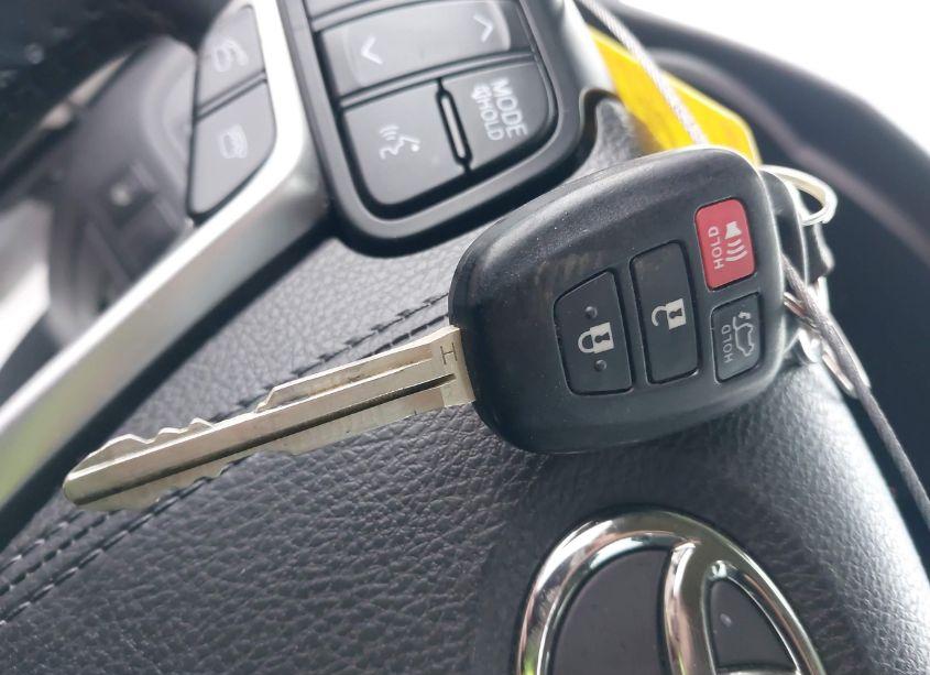 Photo 11 of 2016 Toyota Highlander LE PLUS V6 (VIN 5TDBKRFH6GS282527)