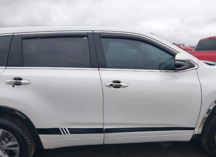 Photo 14 of 2016 Toyota Highlander LE PLUS V6 (VIN 5TDBKRFH6GS282527)