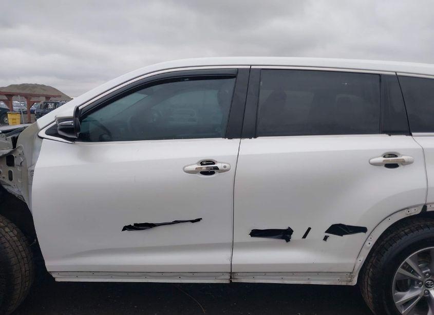 Photo 15 of 2016 Toyota Highlander LE PLUS V6 (VIN 5TDBKRFH6GS282527)