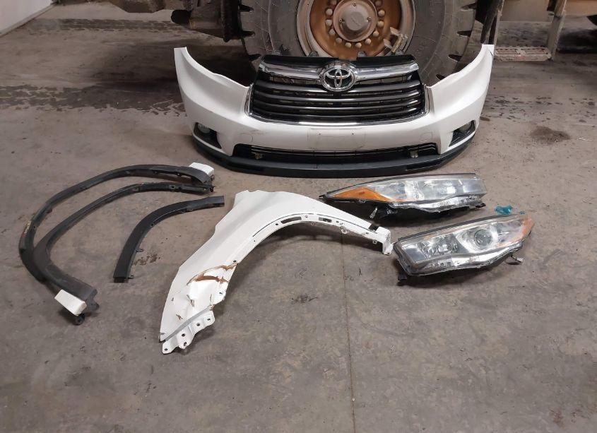 Photo 18 of 2016 Toyota Highlander LE PLUS V6 (VIN 5TDBKRFH6GS282527)