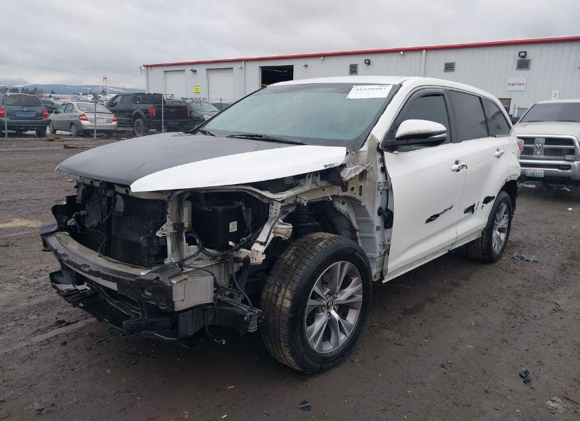Photo 2 of 2016 Toyota Highlander LE PLUS V6 (VIN 5TDBKRFH6GS282527)