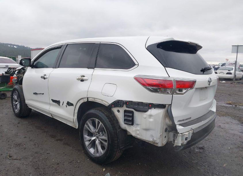 Photo 3 of 2016 Toyota Highlander LE PLUS V6 (VIN 5TDBKRFH6GS282527)