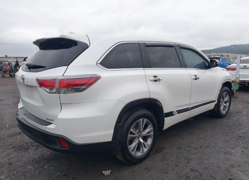 Photo 4 of 2016 Toyota Highlander LE PLUS V6 (VIN 5TDBKRFH6GS282527)