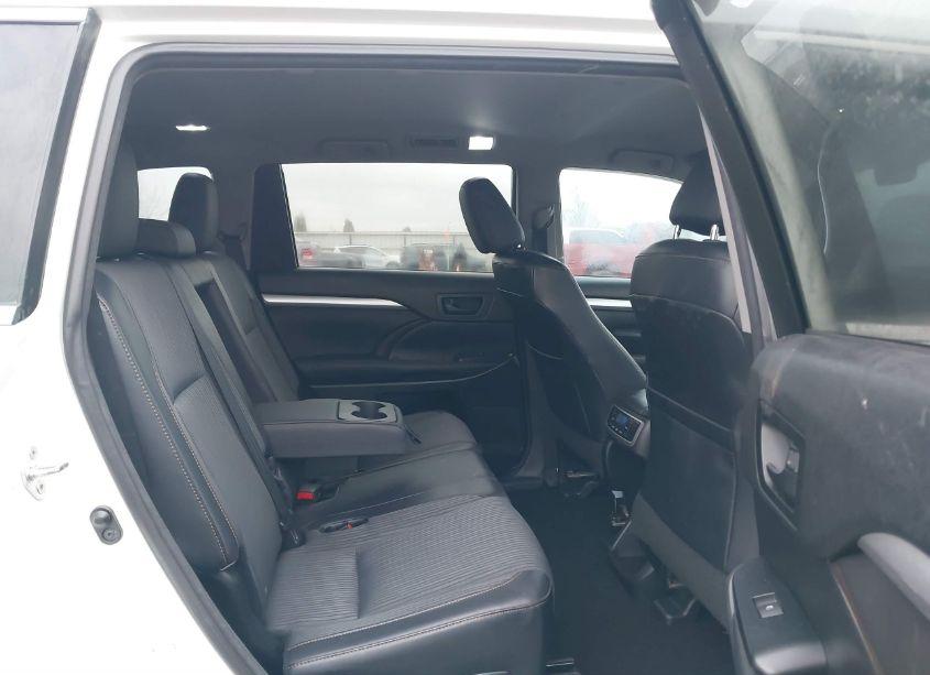 Photo 8 of 2016 Toyota Highlander LE PLUS V6 (VIN 5TDBKRFH6GS282527)