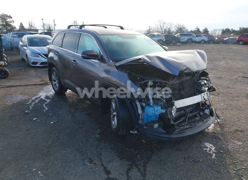 2016 Toyota Highlander LE PLUS V6 (VIN 5TDBKRFH6GS356142) main photo