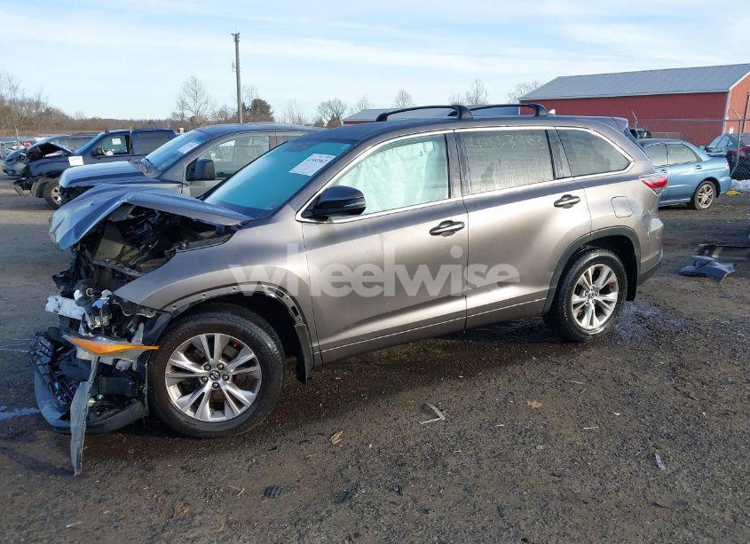 Photo 2 of 2016 Toyota Highlander LE PLUS V6 (VIN 5TDBKRFH6GS356142)