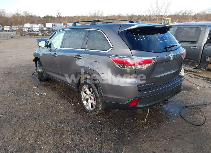 Photo 3 of 2016 Toyota Highlander LE PLUS V6 (VIN 5TDBKRFH6GS356142)