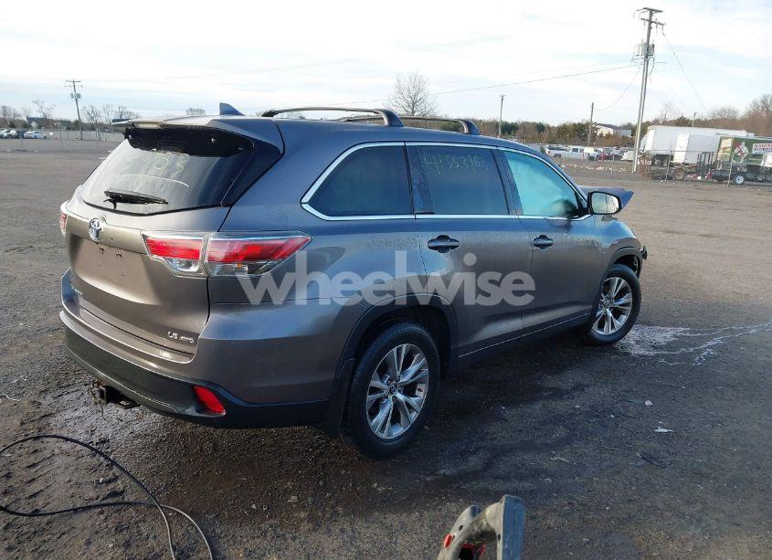 Photo 4 of 2016 Toyota Highlander LE PLUS V6 (VIN 5TDBKRFH6GS356142)
