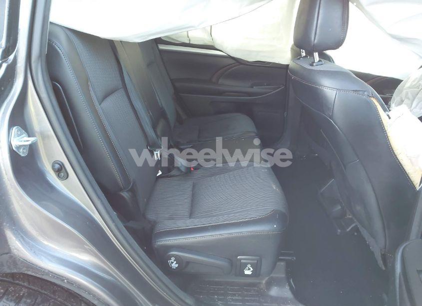 Photo 8 of 2016 Toyota Highlander LE PLUS V6 (VIN 5TDBKRFH6GS356142)