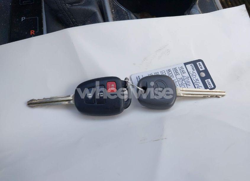 Photo 11 of 2016 Toyota Highlander LE V6 (VIN 5TDBKRFH7GS247964)