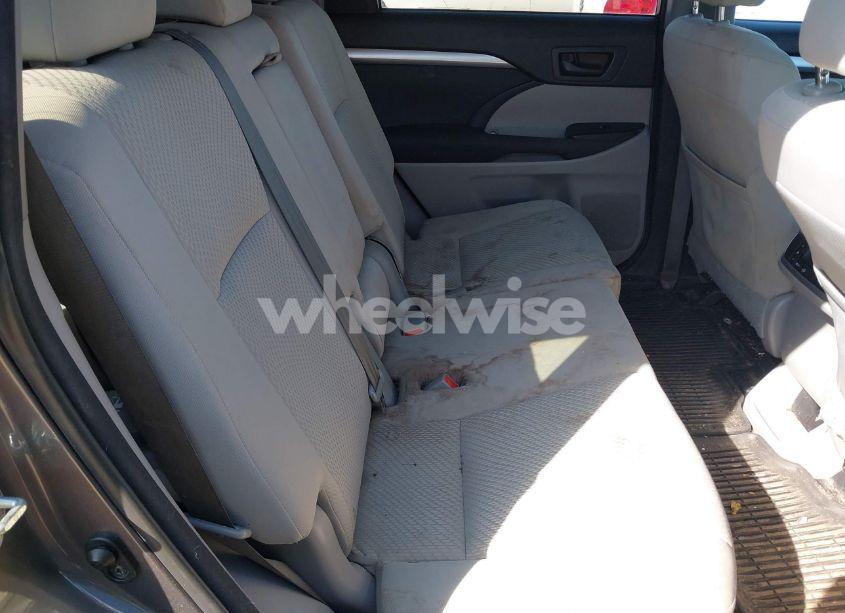 Photo 12 of 2016 Toyota Highlander LE V6 (VIN 5TDBKRFH7GS247964)