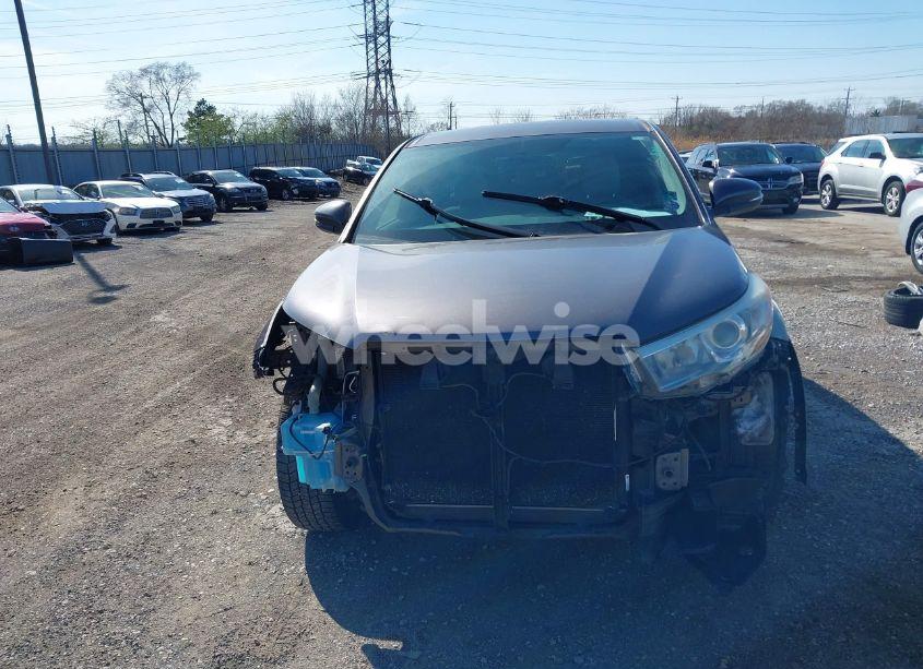 Photo 13 of 2016 Toyota Highlander LE V6 (VIN 5TDBKRFH7GS247964)