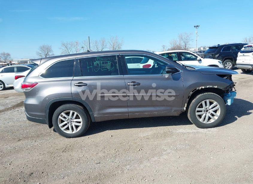 Photo 14 of 2016 Toyota Highlander LE V6 (VIN 5TDBKRFH7GS247964)