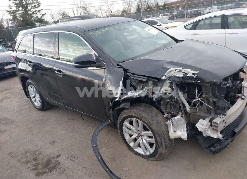2016 Toyota Highlander LE V6 (VIN 5TDBKRFH7GS272380) main photo