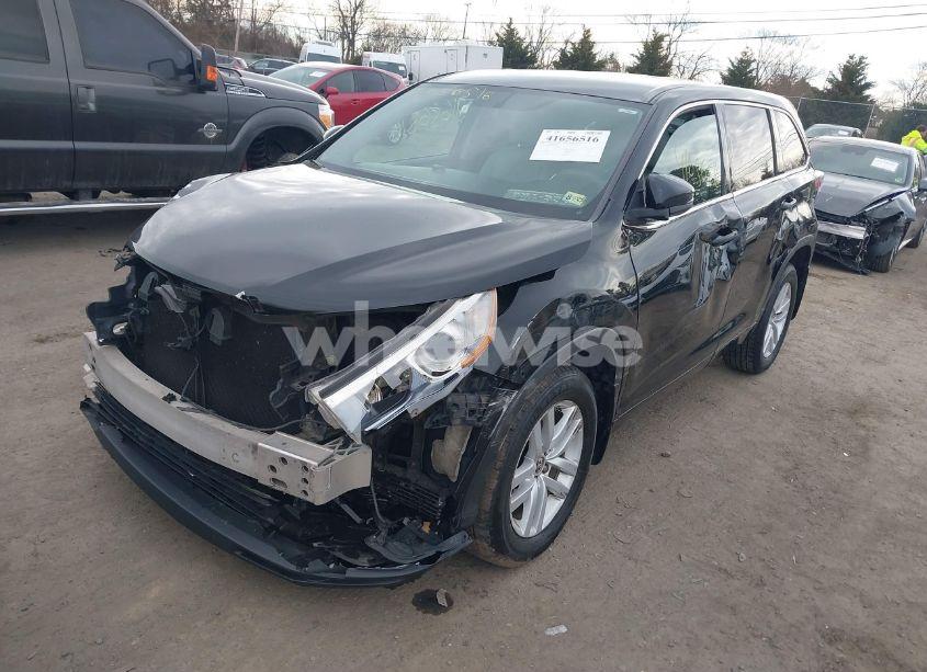 Photo 2 of 2016 Toyota Highlander LE V6 (VIN 5TDBKRFH7GS272380)