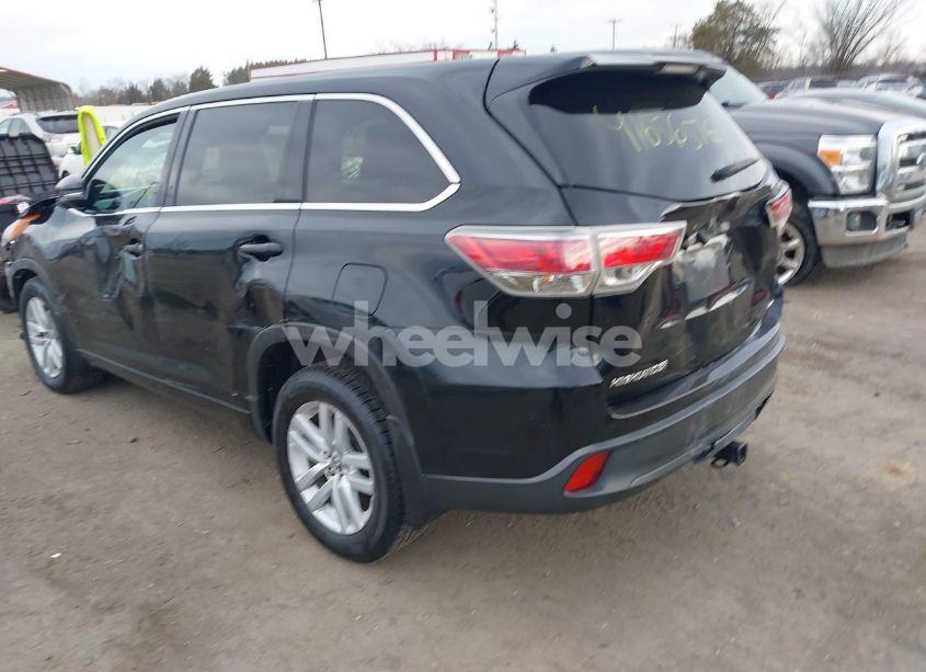 Photo 3 of 2016 Toyota Highlander LE V6 (VIN 5TDBKRFH7GS272380)