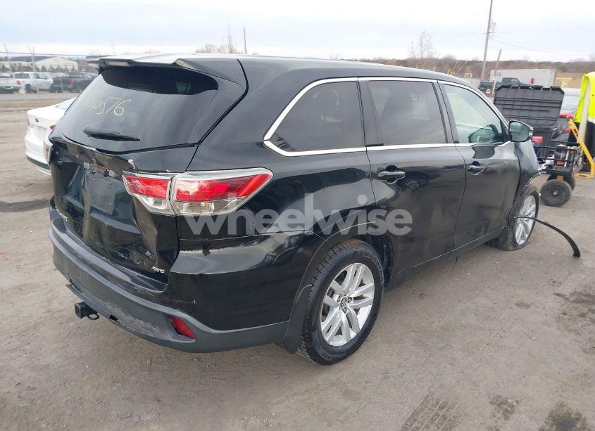 Photo 4 of 2016 Toyota Highlander LE V6 (VIN 5TDBKRFH7GS272380)
