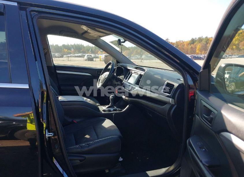 Photo 5 of 2016 Toyota Highlander LE PLUS V6 (VIN 5TDBKRFH7GS320847)