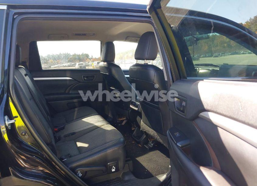 Photo 8 of 2016 Toyota Highlander LE PLUS V6 (VIN 5TDBKRFH7GS320847)